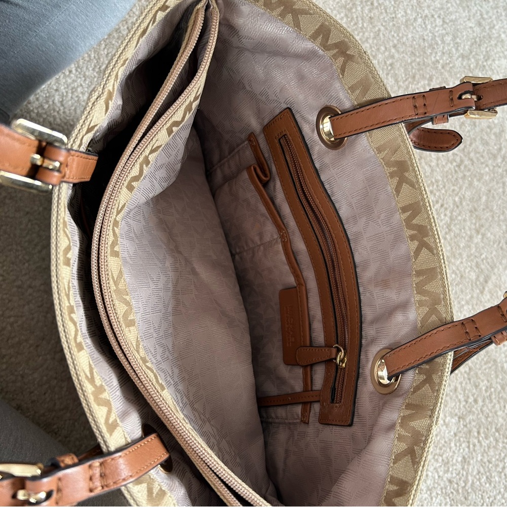 Michael Kors bag - Picture 4 of 8
